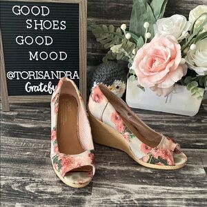 Toms pink Floral 7.5 W watercolor Wedge Shoes perfect for summer